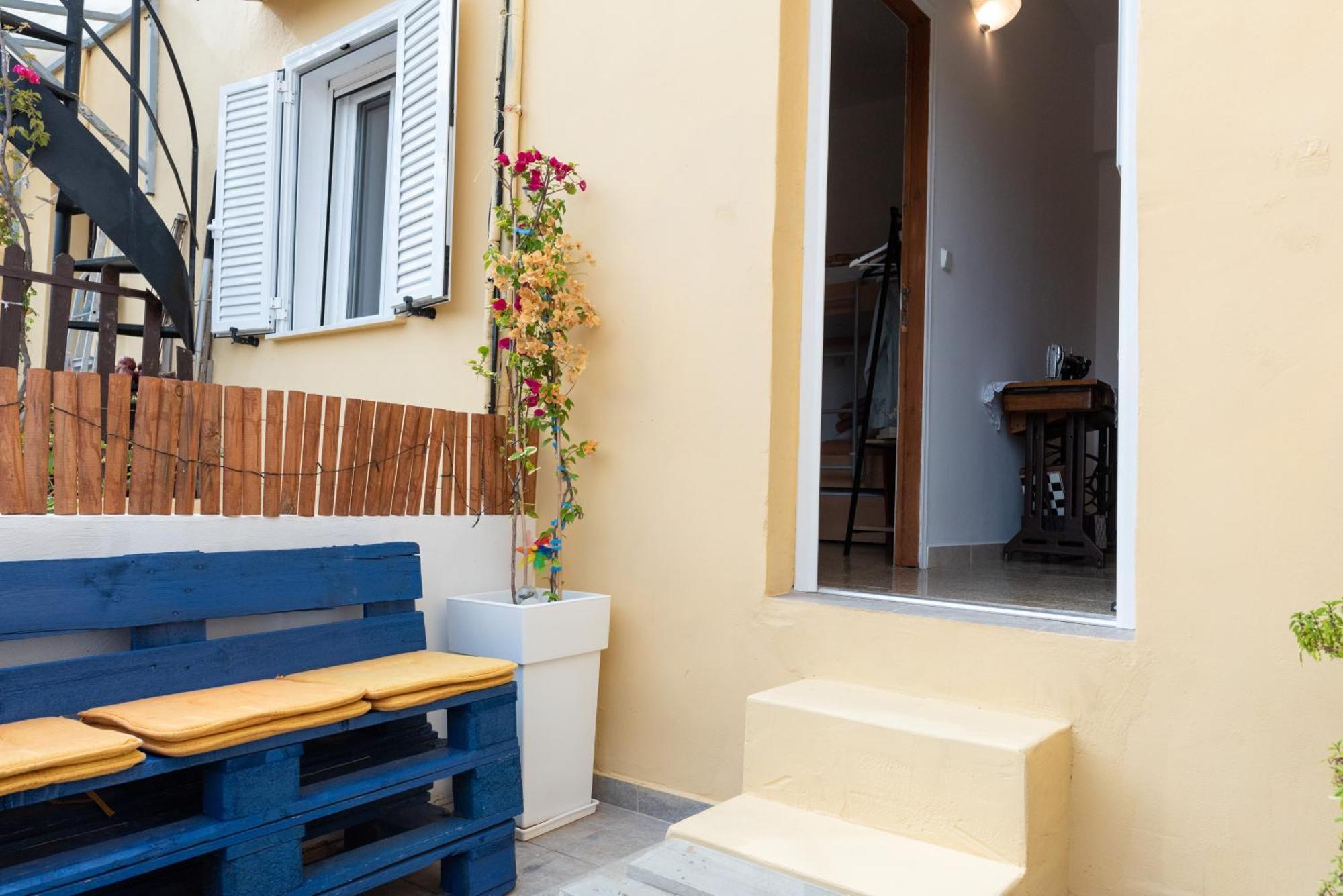 Anna's House * Rhodes City
